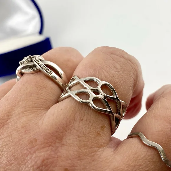 Vintage Celtic Silver Infinity Knot Band Ring, Size 8 1/4. - Picture 5 of 6